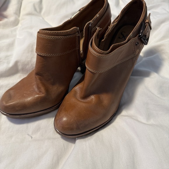 Soffe Shoes - Sofft Willa Womens Leather Shoe Twine Tan Color Ankle Bootie Size 8